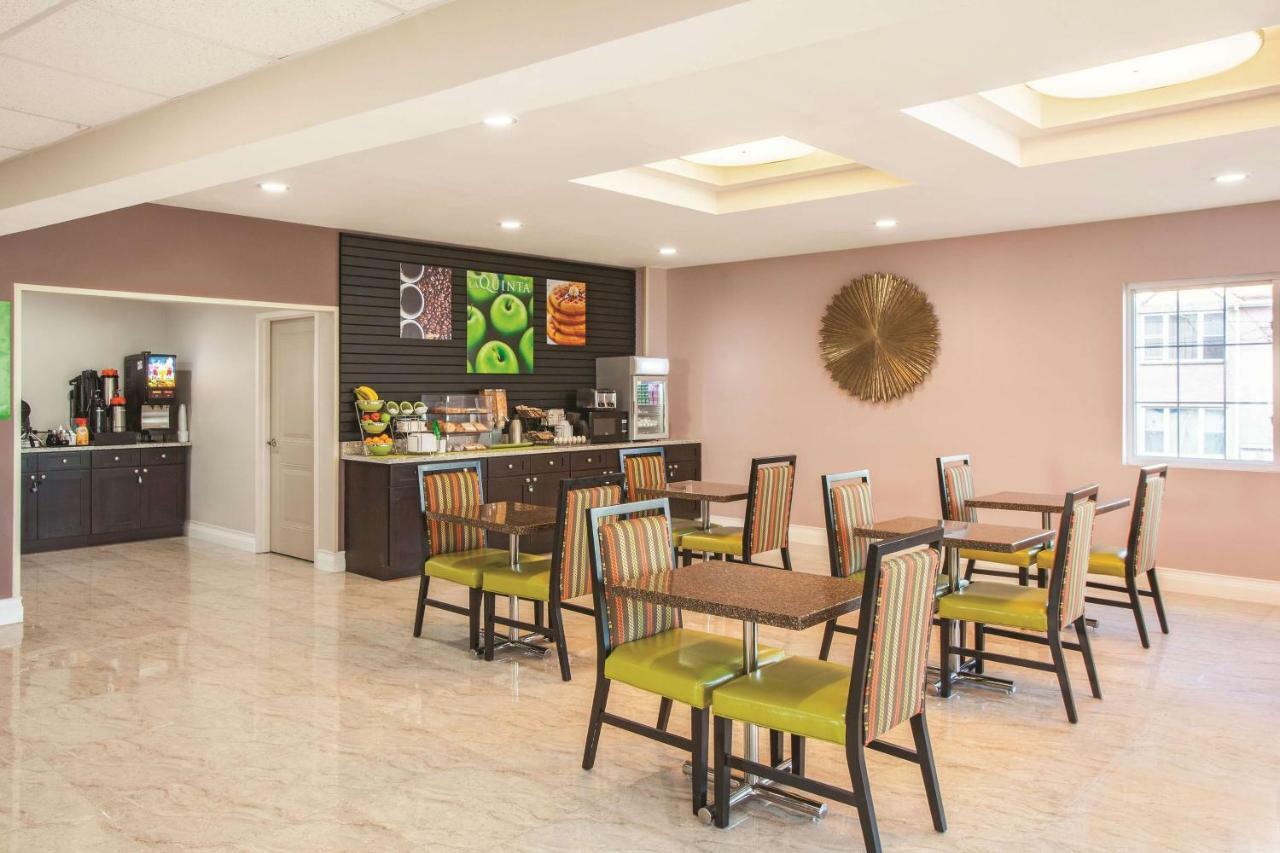 La Quinta Inn & Suites Far Rockaway - Beach Hotel นิวยอร์ก ภายนอก รูปภาพ