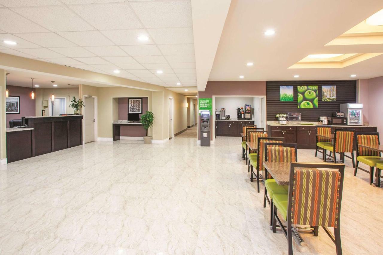 La Quinta Inn & Suites Far Rockaway - Beach Hotel นิวยอร์ก ภายนอก รูปภาพ