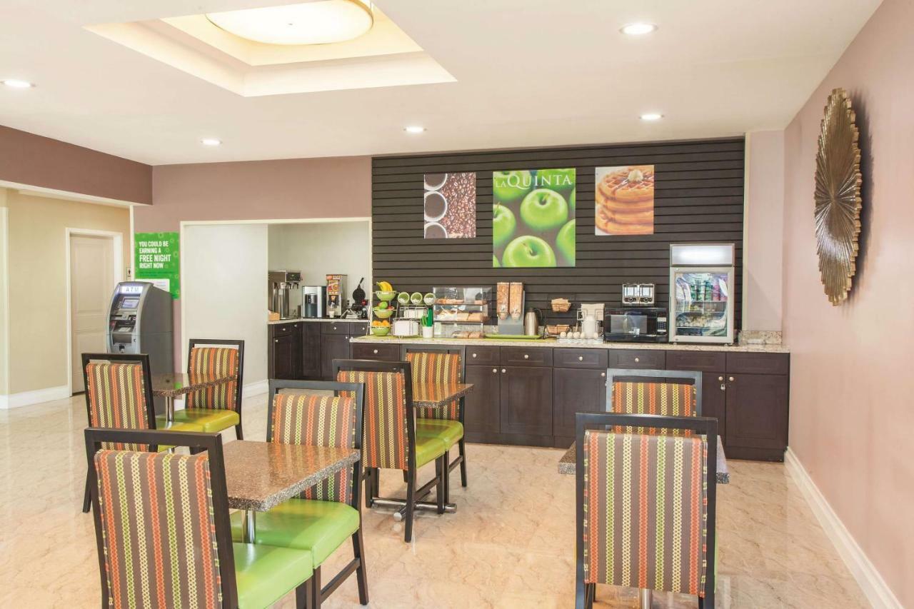 La Quinta Inn & Suites Far Rockaway - Beach Hotel นิวยอร์ก ภายนอก รูปภาพ