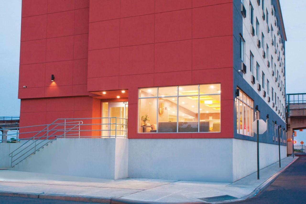 La Quinta Inn & Suites Far Rockaway - Beach Hotel นิวยอร์ก ภายนอก รูปภาพ